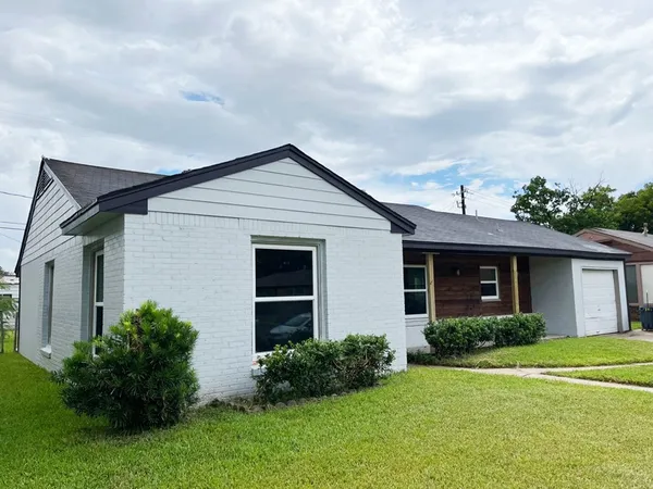 $2,500 | 3522 Rosedale Street, Houston, TX 77004