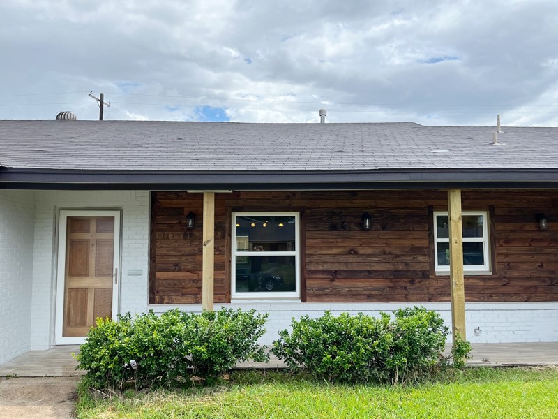 3522 Rosedale Street Houston, TX 77004 - Photo 4 of 22 a front view of a building with a garden