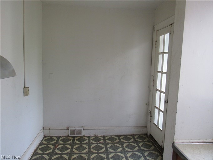2071 Alton Road Cleveland, OH 44112 - Photo 26 of 35