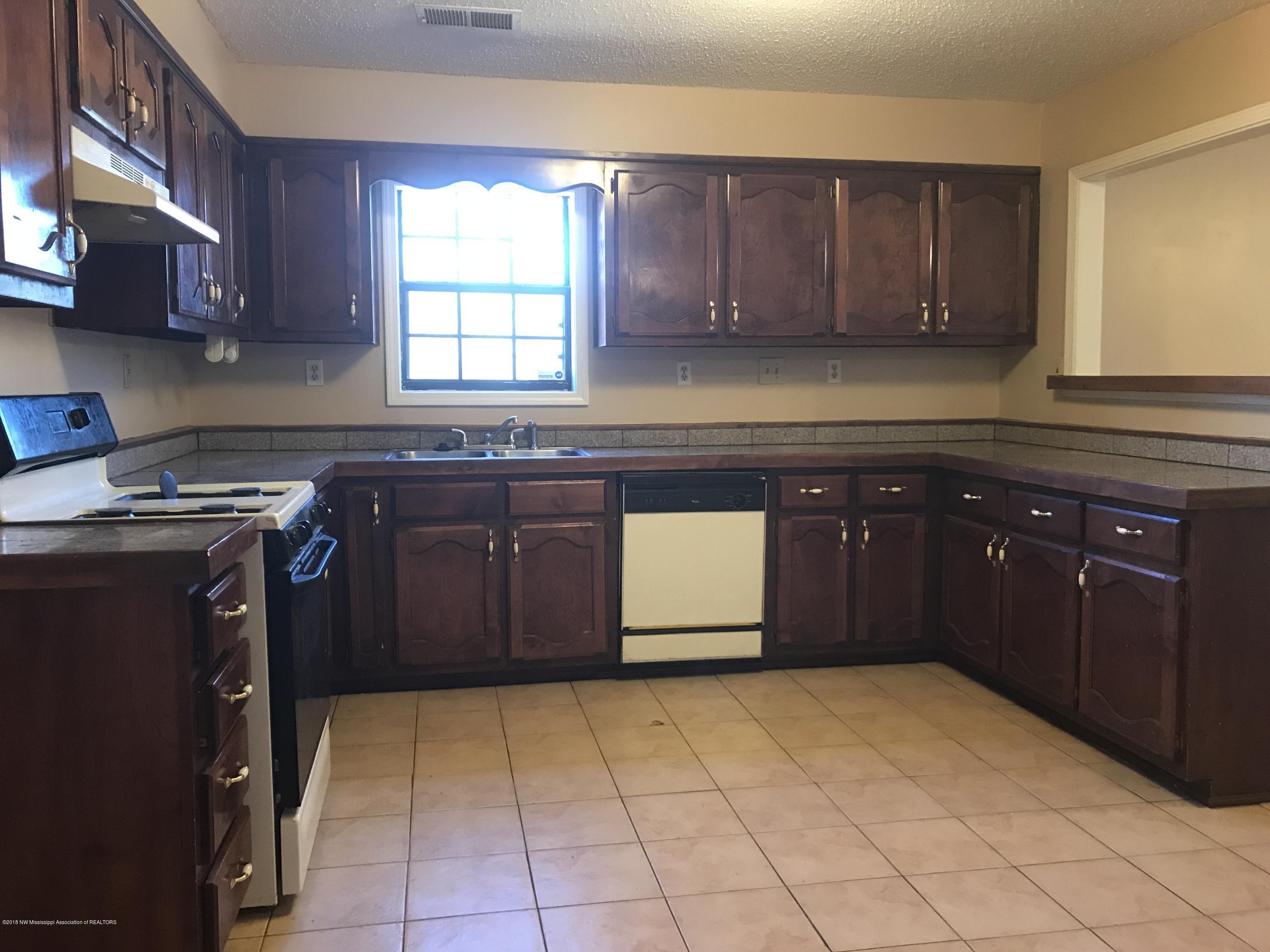 4516 Alexander Road Olive Branch, MS 38654 - Photo 16 of 20 Kitchen