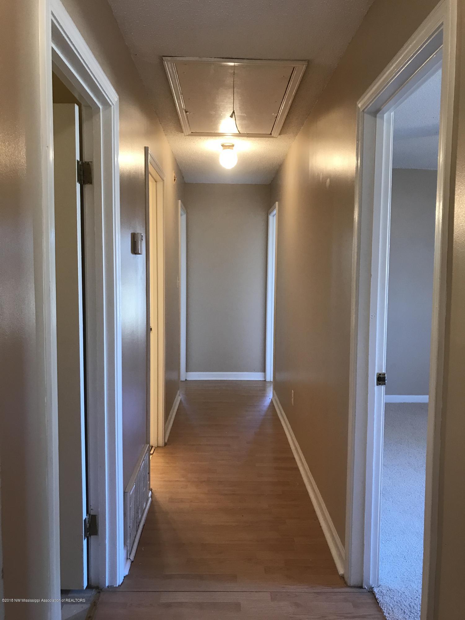 4516 Alexander Road Olive Branch, MS 38654 - Photo 4 of 20 Hall