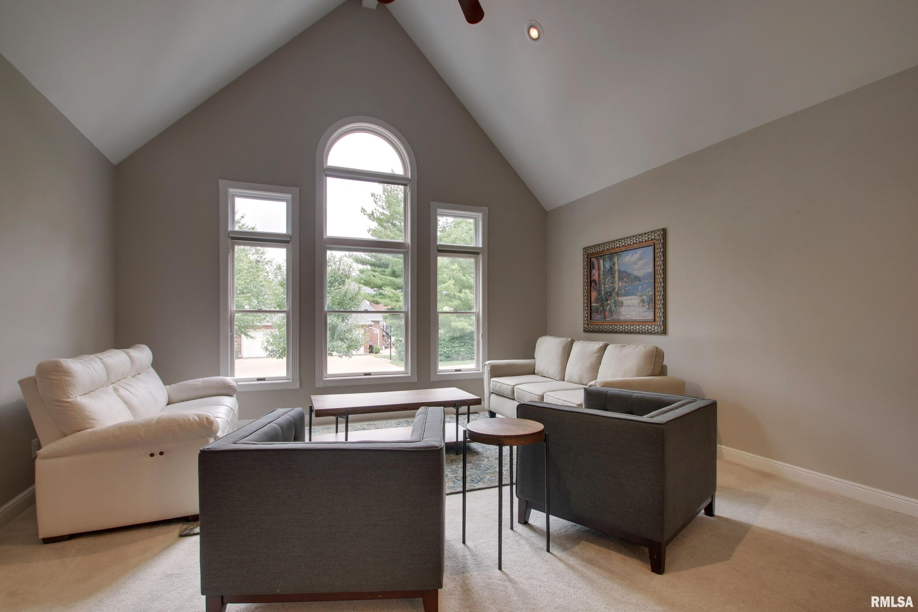 1031 Evangeline Road East Quincy, IL 62301 - Photo 14 of 37 Gallery Image 14
