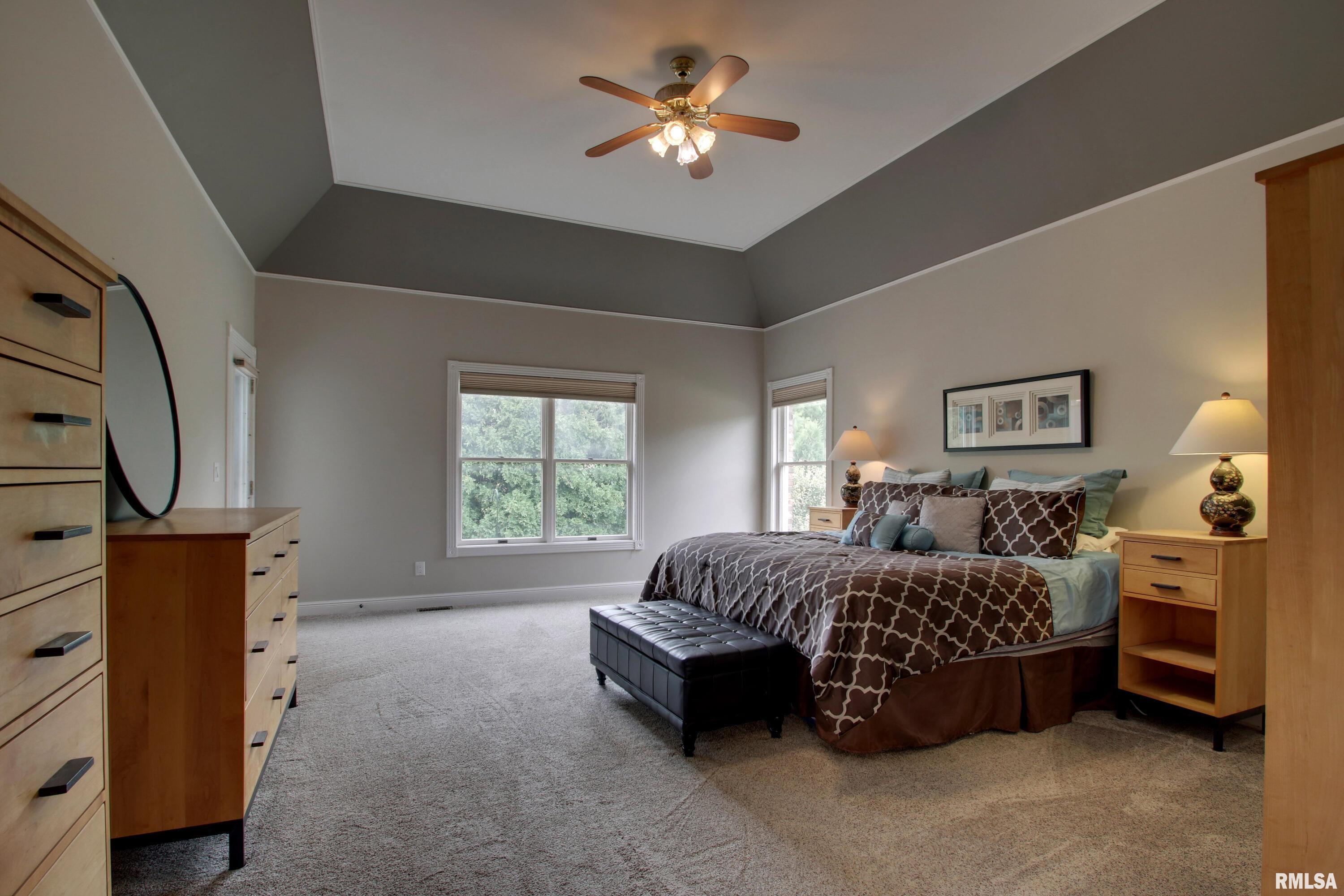 1031 Evangeline Road East Quincy, IL 62301 - Photo 15 of 37 Gallery Image 15