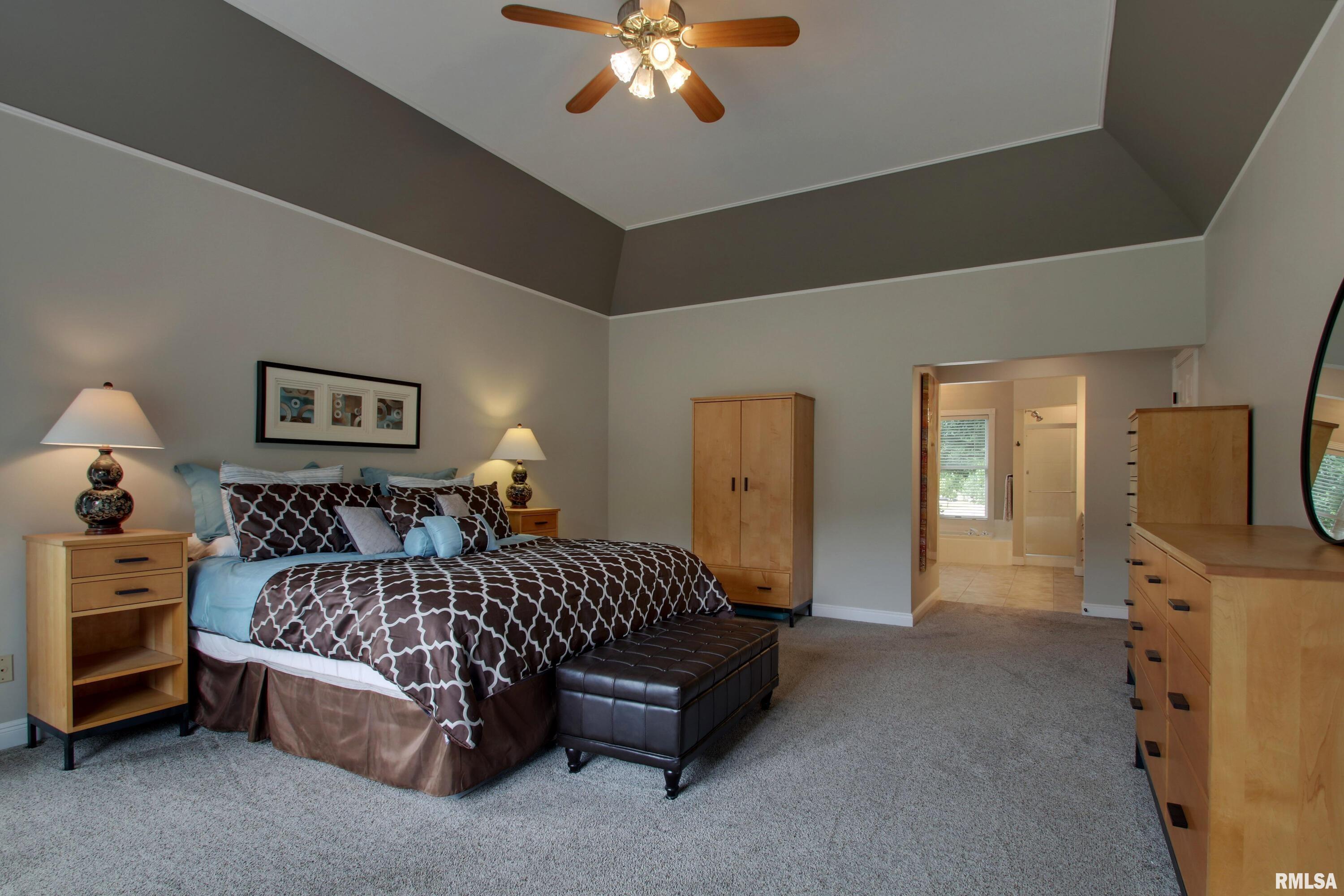 1031 Evangeline Road East Quincy, IL 62301 - Photo 16 of 37 Gallery Image 16