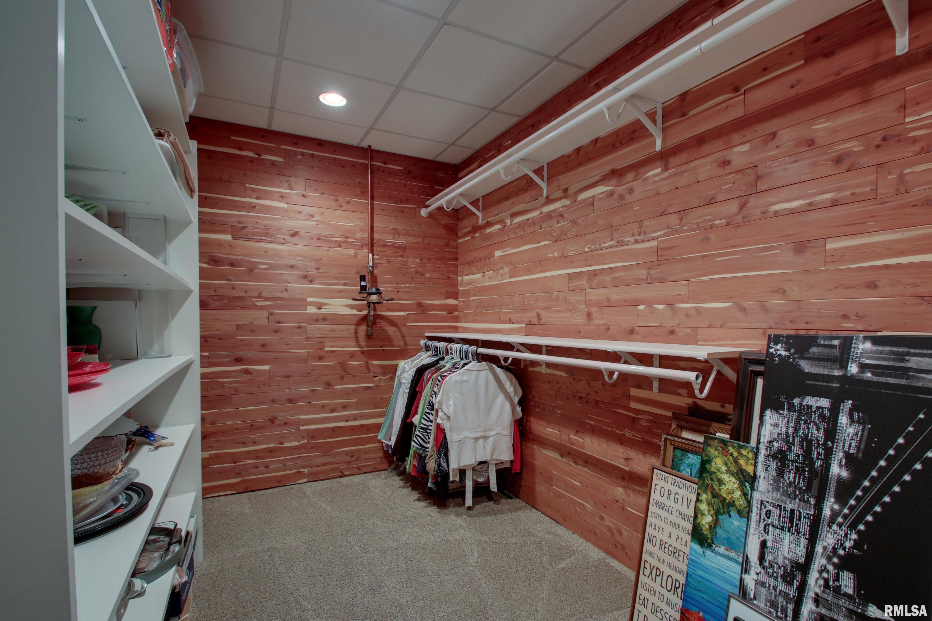 1031 Evangeline Road East Quincy, IL 62301 - Photo 21 of 37 Gallery Image 21