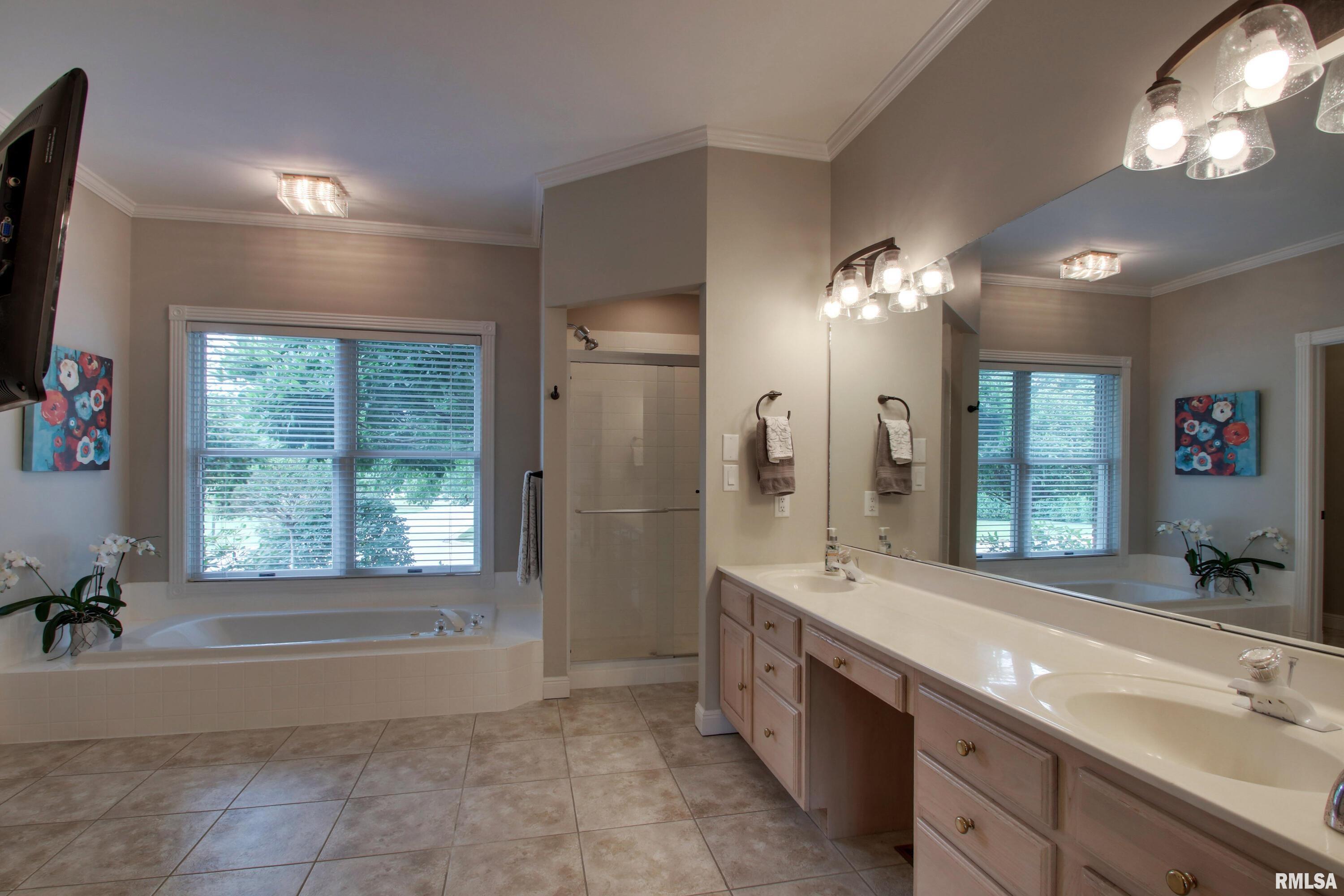 1031 Evangeline Road East Quincy, IL 62301 - Photo 22 of 37 Gallery Image 22