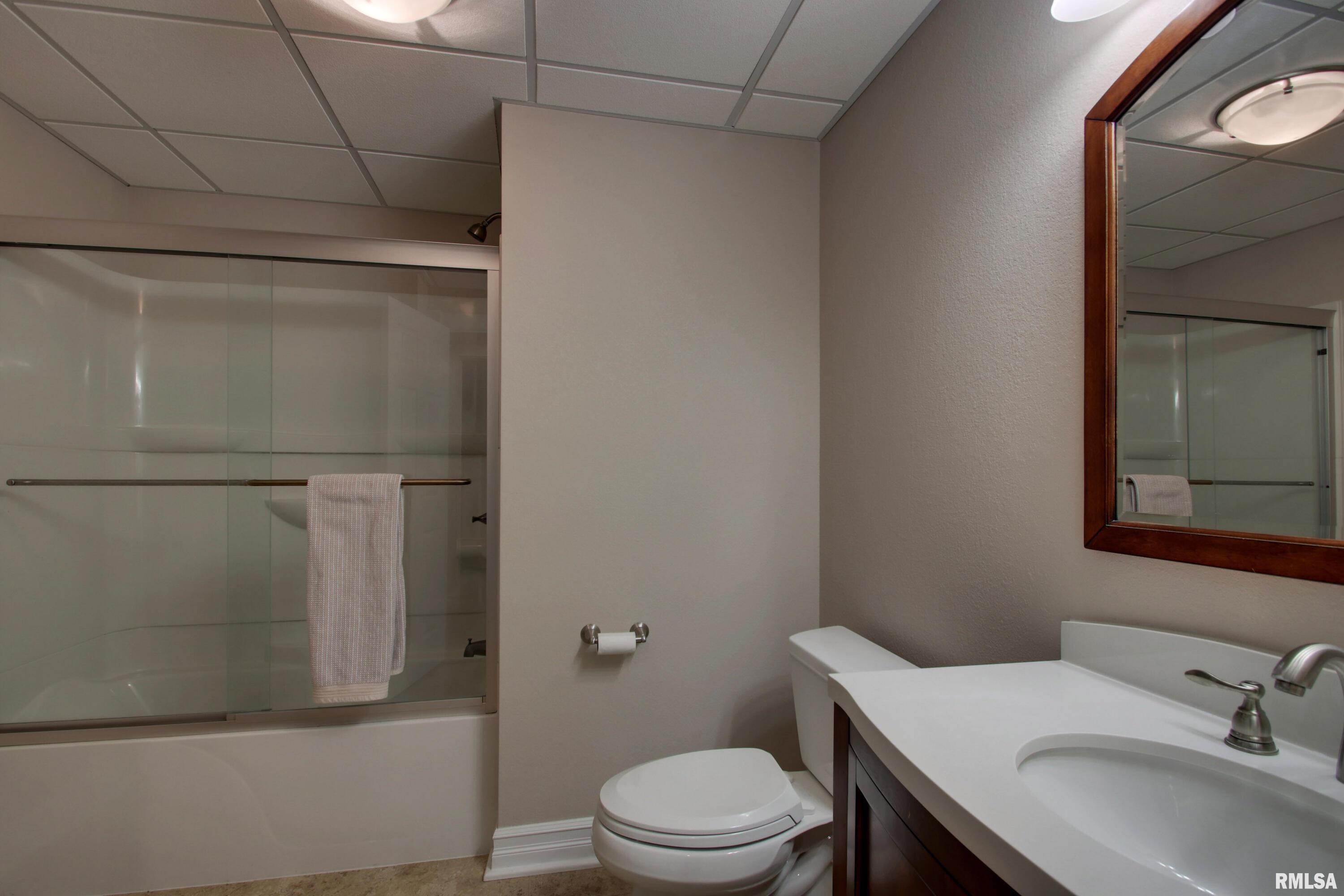 1031 Evangeline Road East Quincy, IL 62301 - Photo 23 of 37 Gallery Image 23