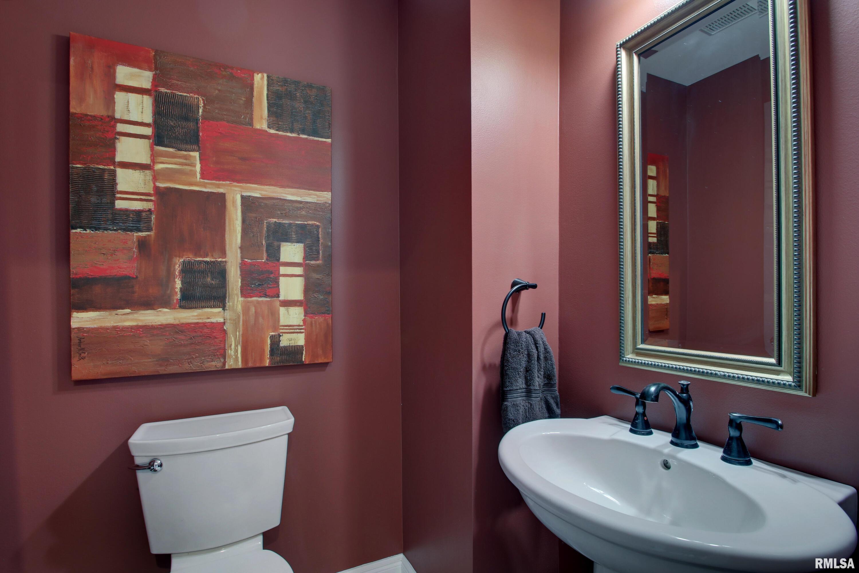 1031 Evangeline Road East Quincy, IL 62301 - Photo 25 of 37 Gallery Image 25