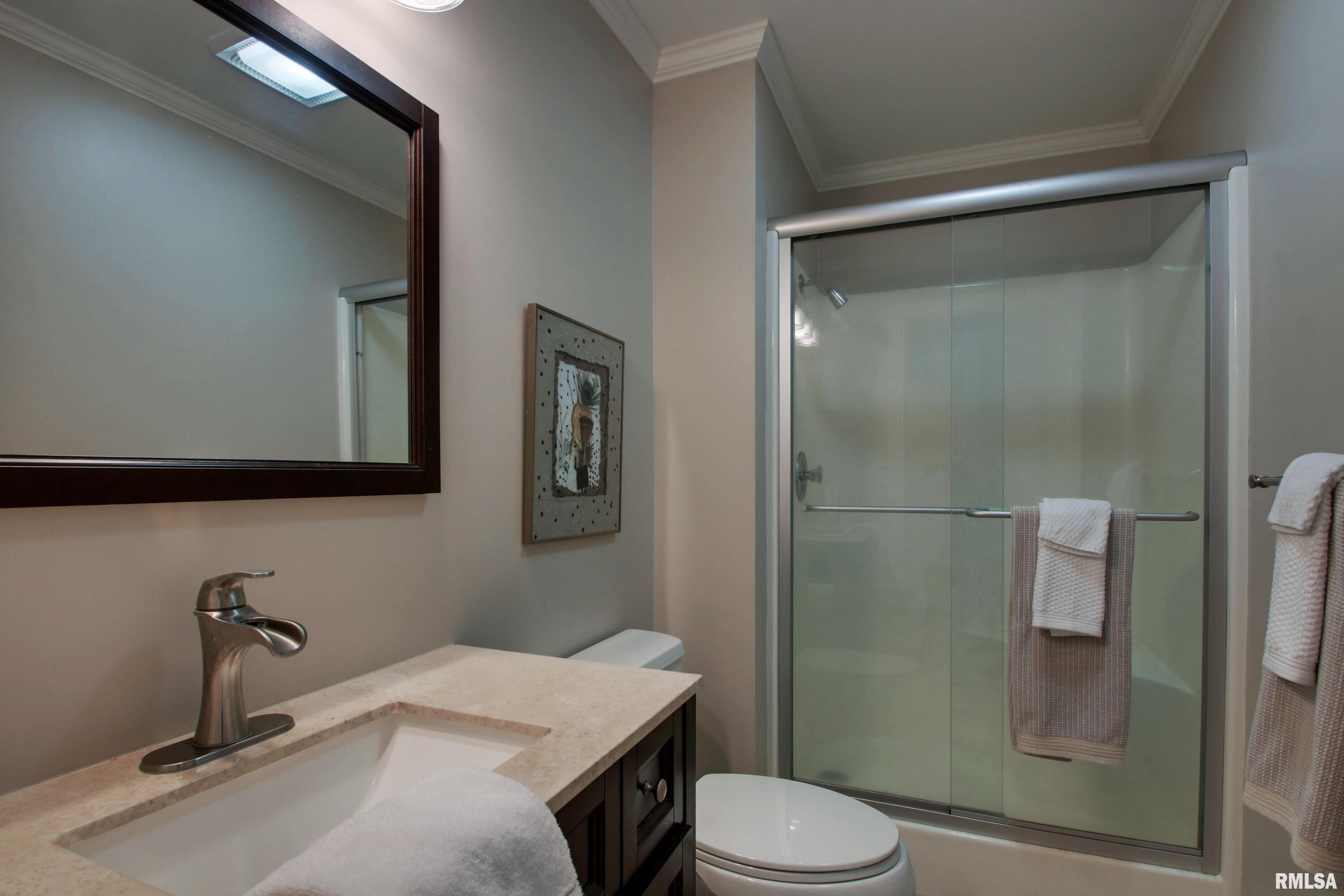 1031 Evangeline Road East Quincy, IL 62301 - Photo 26 of 37 Gallery Image 26