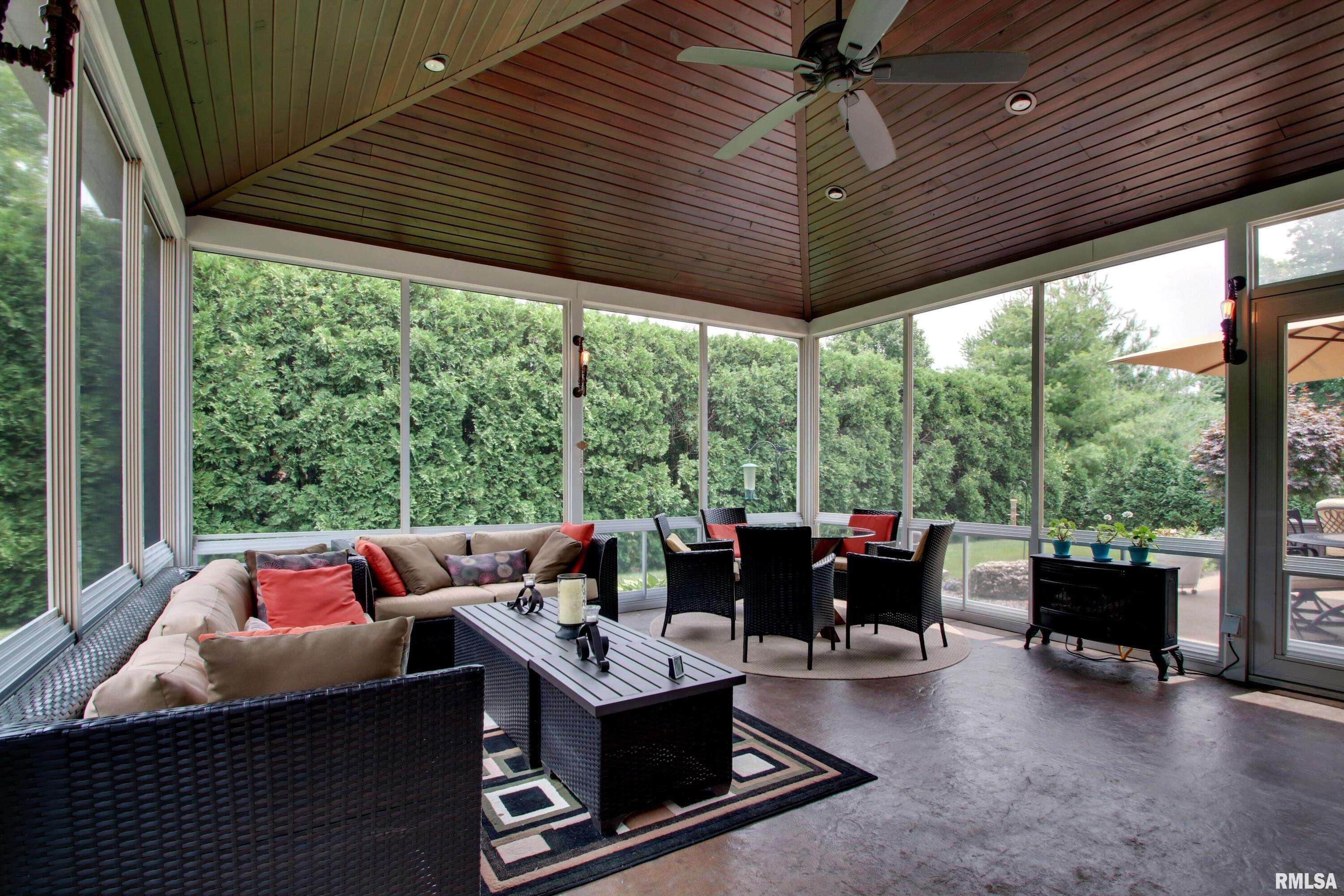1031 Evangeline Road East Quincy, IL 62301 - Photo 33 of 37 Gallery Image 33