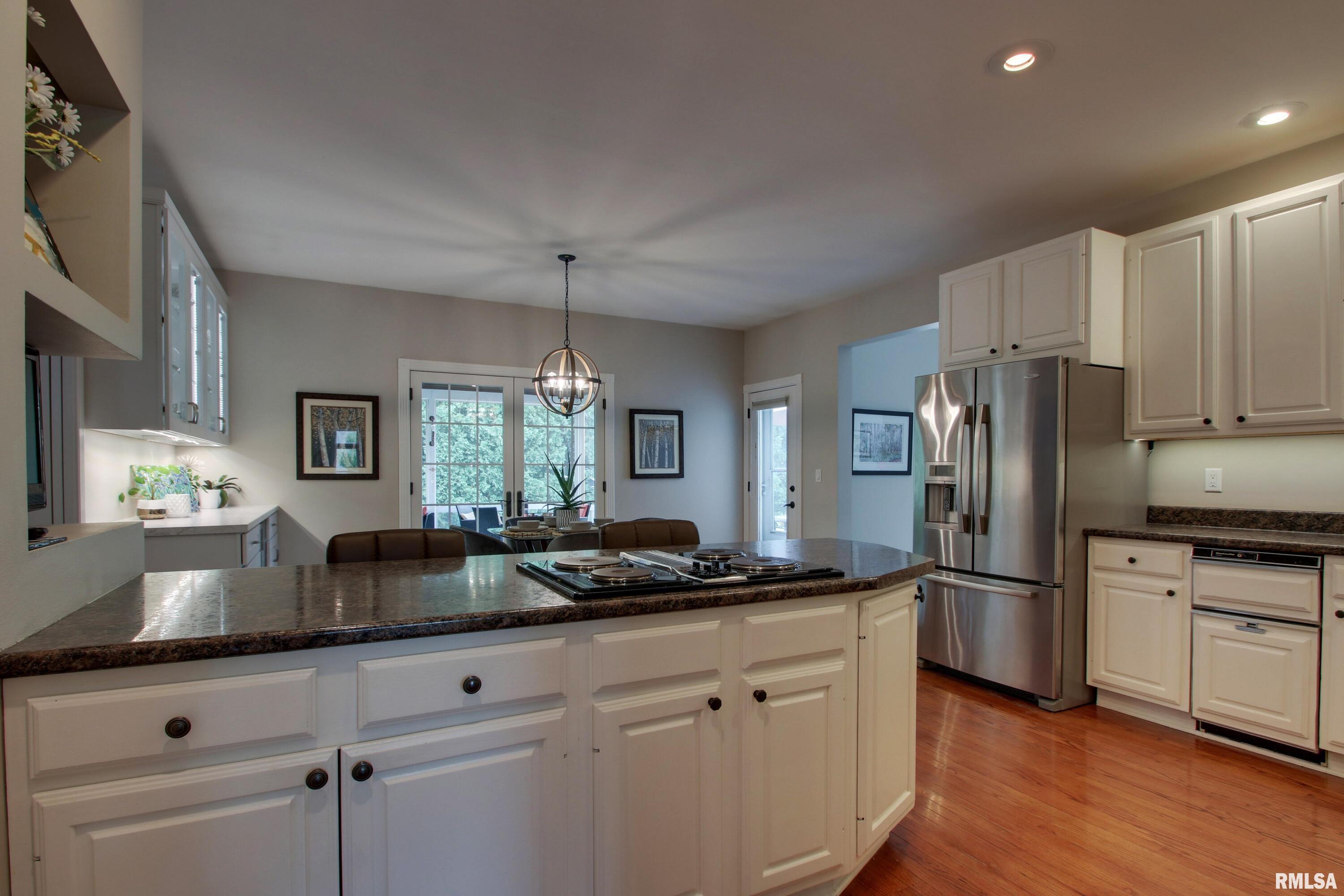 1031 Evangeline Road East Quincy, IL 62301 - Photo 5 of 37 Gallery Image 5