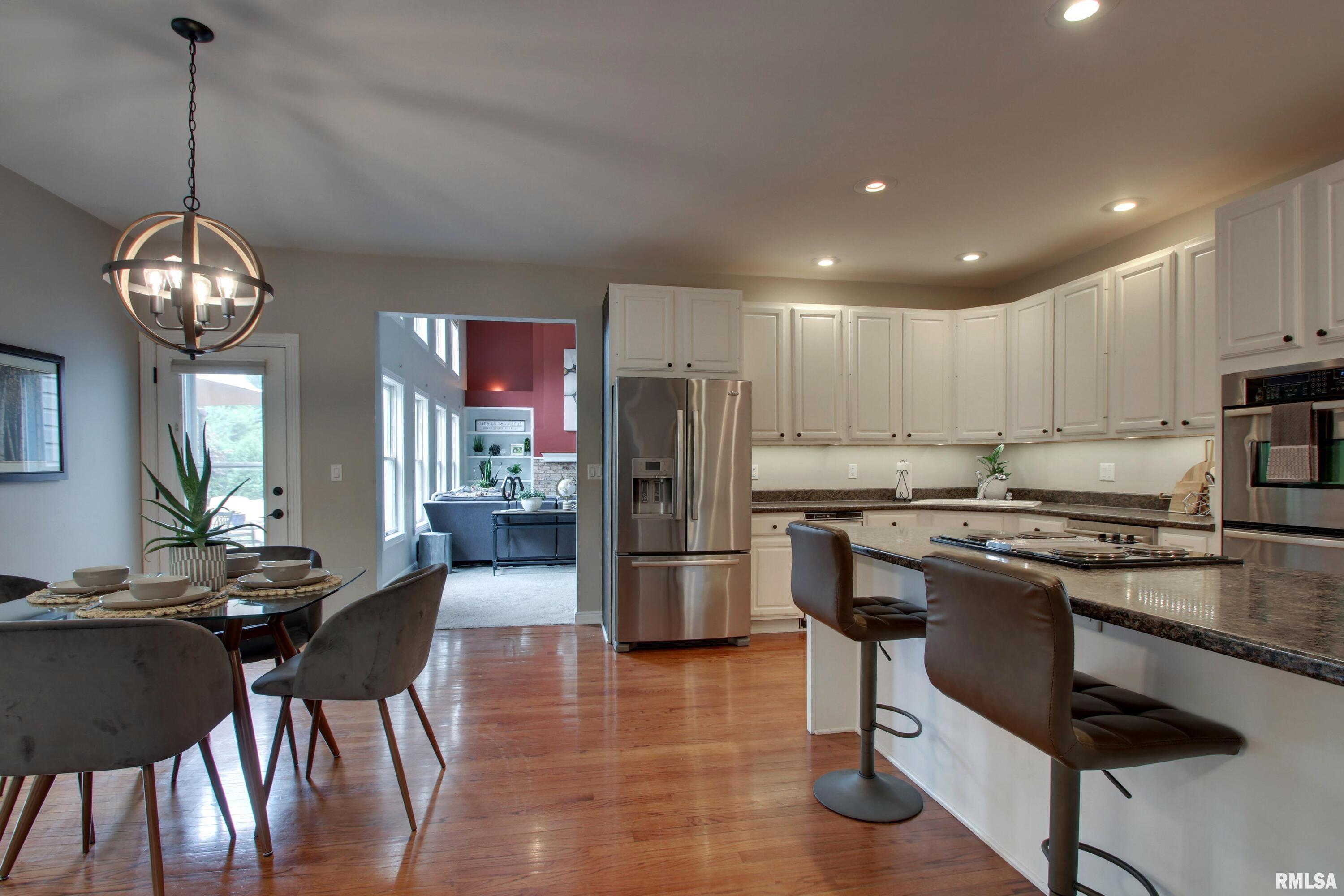 1031 Evangeline Road East Quincy, IL 62301 - Photo 6 of 37 Gallery Image 6
