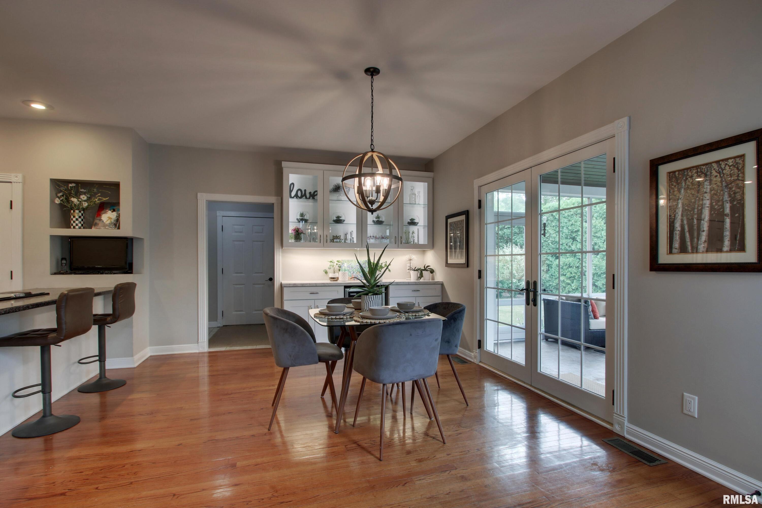 1031 Evangeline Road East Quincy, IL 62301 - Photo 8 of 37 Gallery Image 8