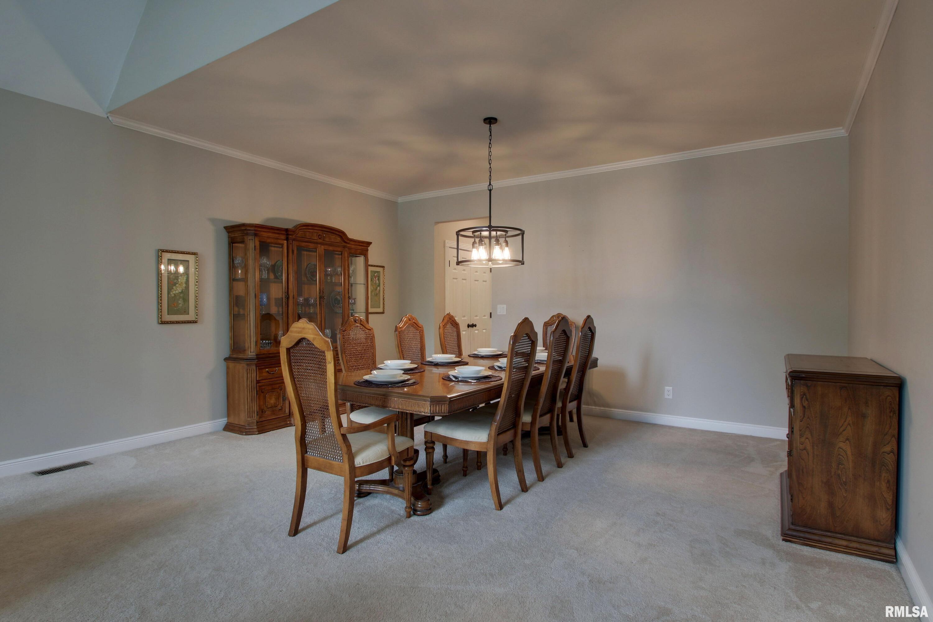 1031 Evangeline Road East Quincy, IL 62301 - Photo 10 of 37 Gallery Image 10