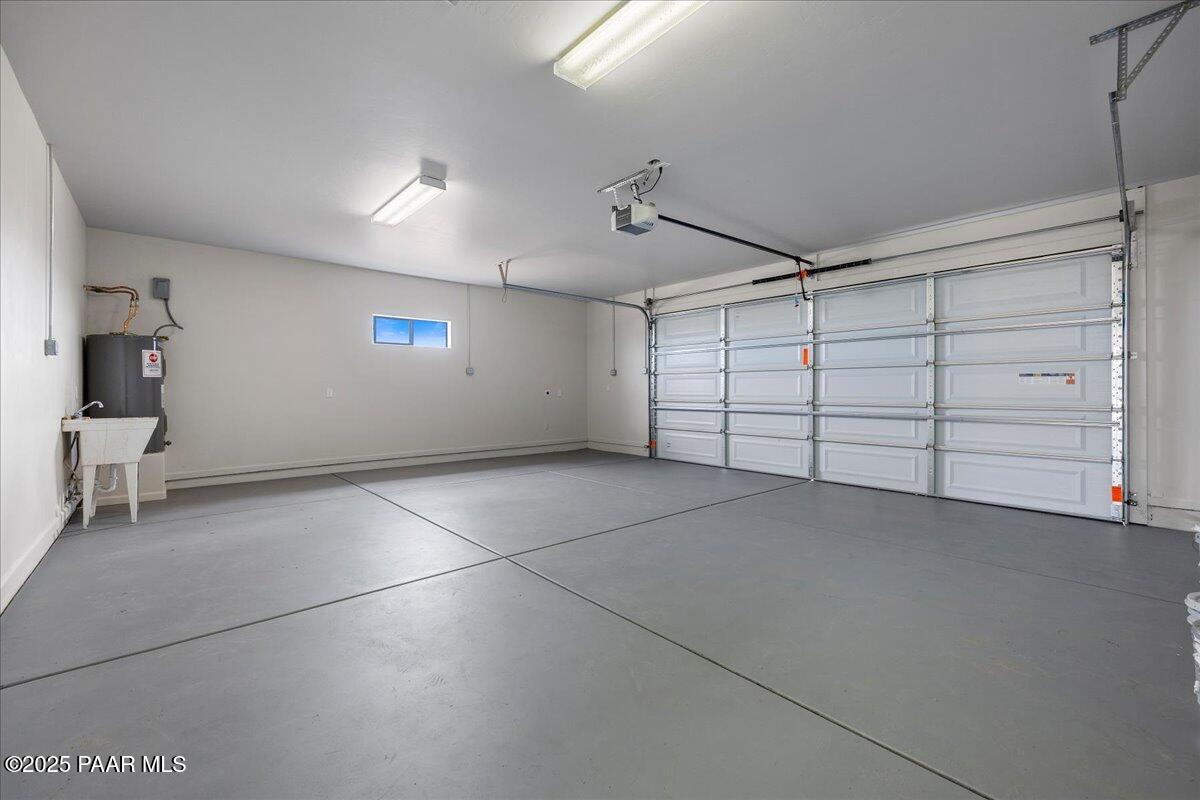 320 South Hoss Road Dewey, AZ 86327 - Photo 31 of 42 a view of a garage