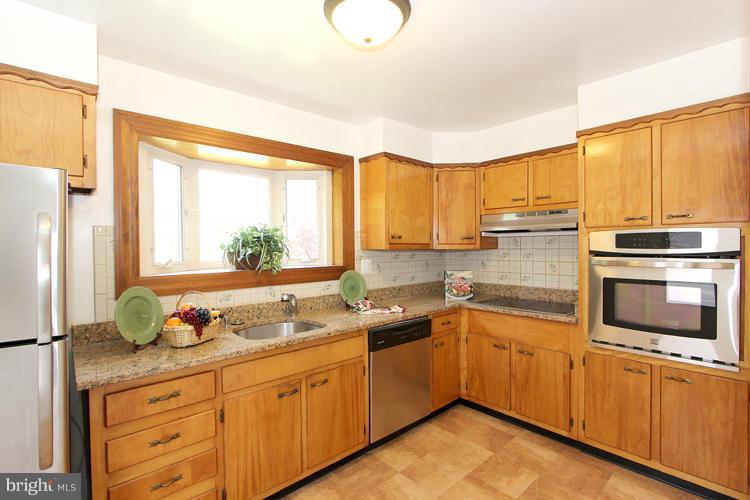 10029 Renfrew Road Silver Spring, MD 20901 - Photo 11 of 25 Interior (General)
