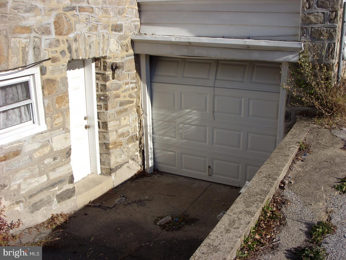 40 Hampden Road Upper Darby, PA 19082 - Photo 3 of 24 Garage