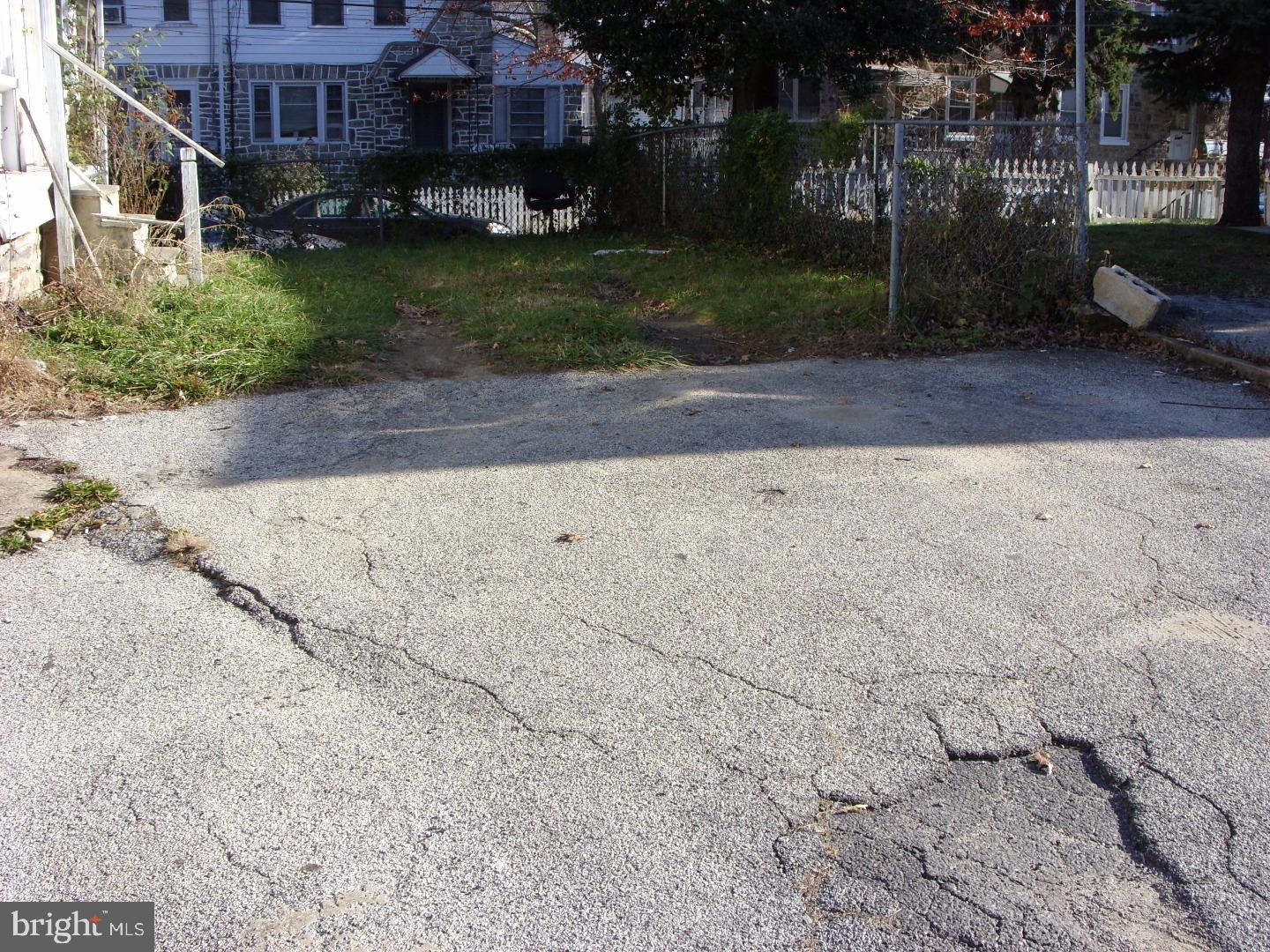 40 Hampden Road Upper Darby, PA 19082 - Photo 4 of 24 Driveway