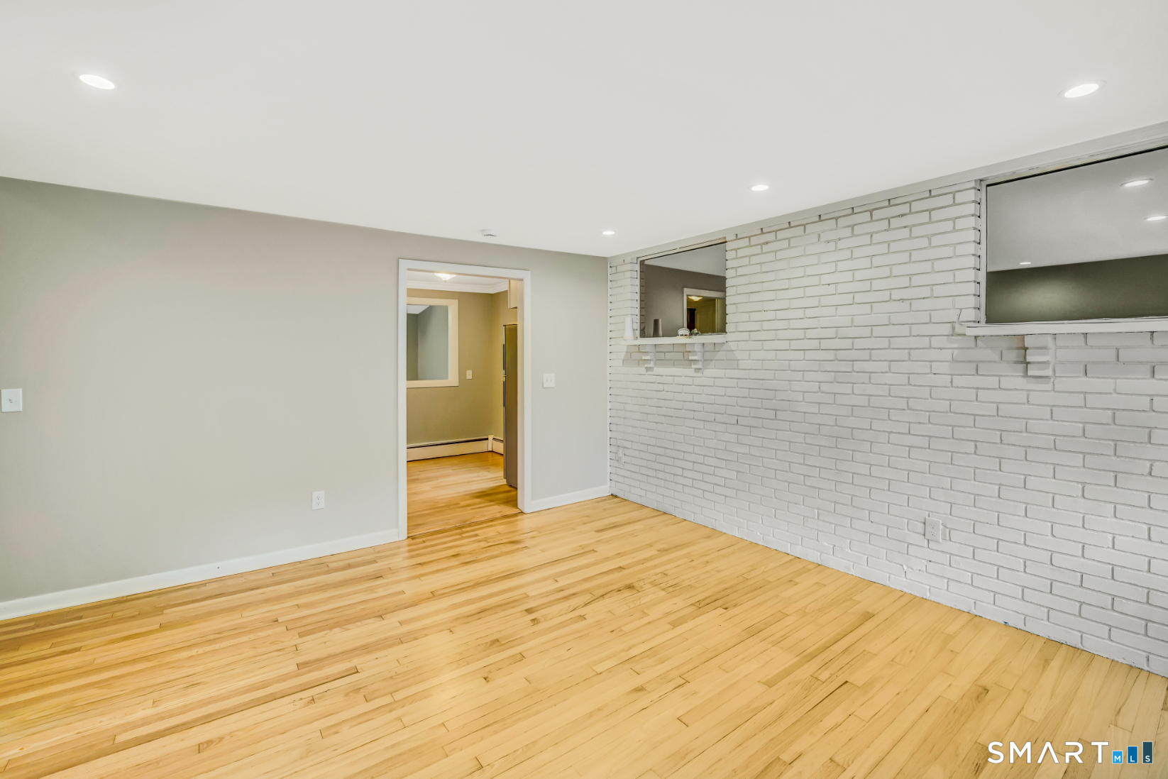 71 Devonwood Drive Waterbury, CT 06708 - Photo 2 of 9