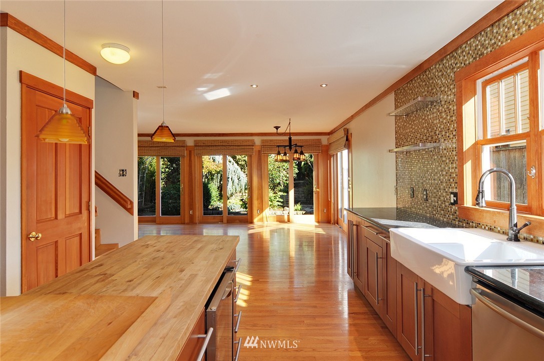 852 Northeast 80th Street Seattle, WA 98115 - Photo 2 of 14