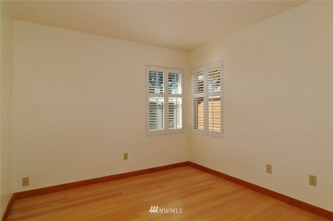 852 Northeast 80th Street Seattle, WA 98115 - Photo 11 of 14