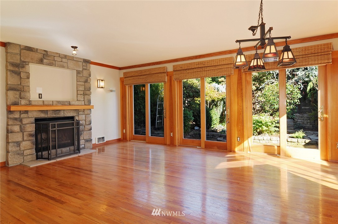 852 Northeast 80th Street Seattle, WA 98115 - Photo 5 of 14