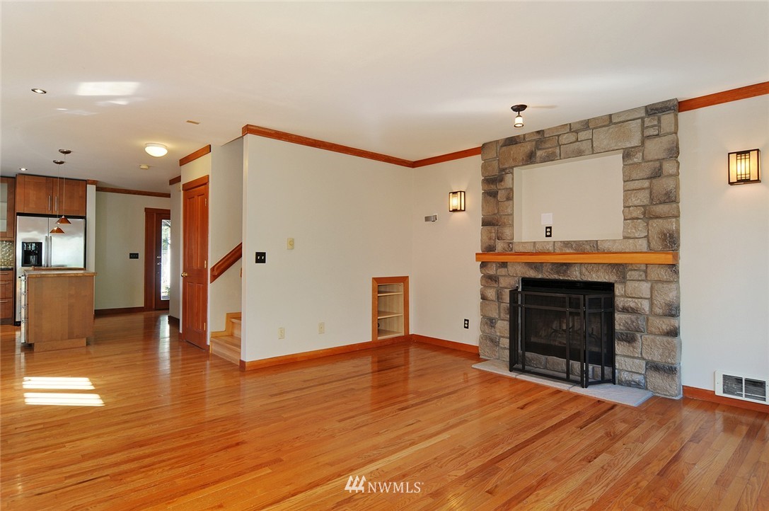 852 Northeast 80th Street Seattle, WA 98115 - Photo 7 of 14