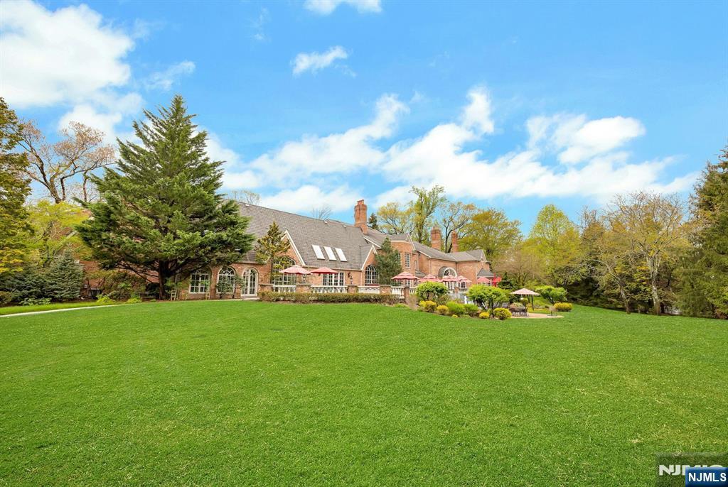 1055 High Mountain Road Franklin Lakes, NJ 07417 - Photo 17 of 24 Gallery Image 17