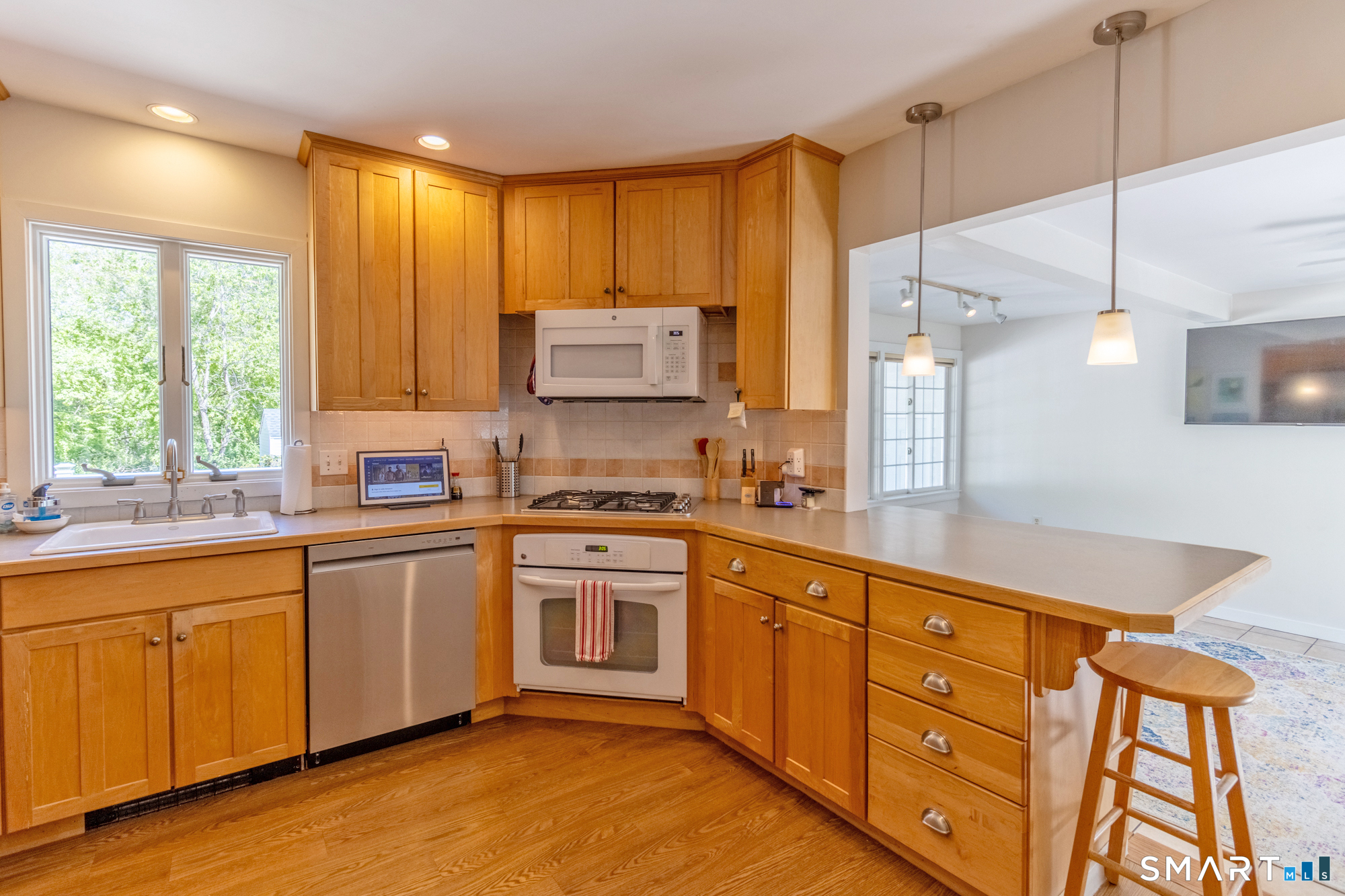 36 Jones Hollow Road Marlborough, CT 06447 - Photo 5 of 40