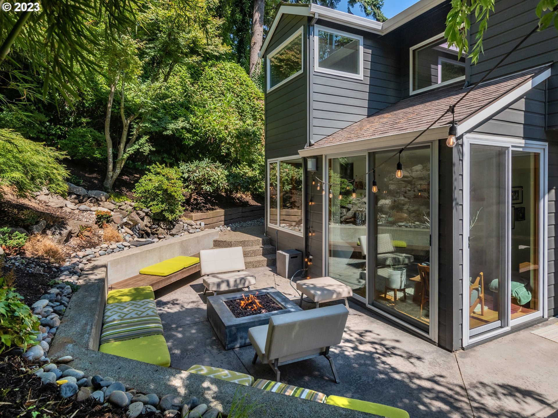 3727 Southwest Condor Lane Portland, OR 97239 - Photo 27 of 33 a view of an outdoor sitting area with brick walls