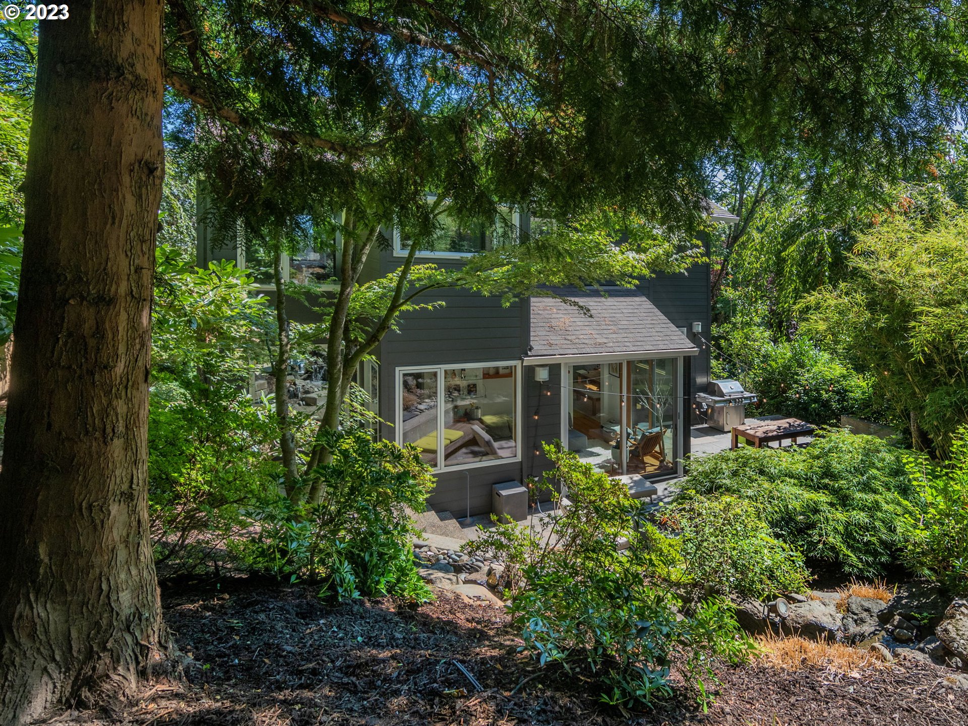3727 Southwest Condor Lane Portland, OR 97239 - Photo 31 of 33 a front view of a house with garden