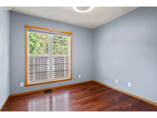 $699,500 | 1399 Twin Hills Road Southeast, Jefferson, OR 97352