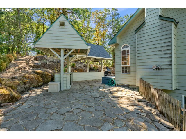 $699,500 | 1399 Twin Hills Road Southeast, Jefferson, OR 97352