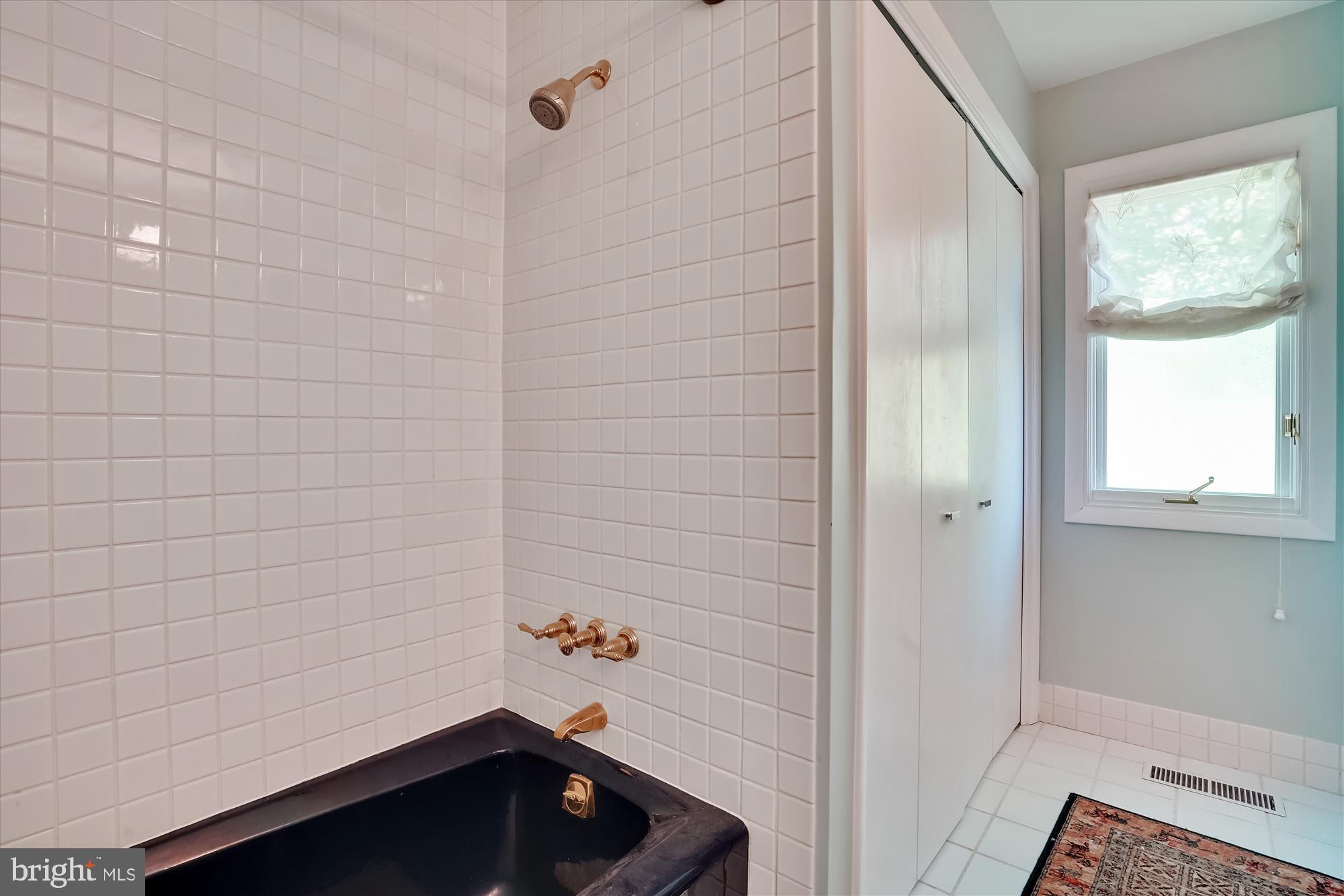 1703 Red Oak Circle Reston, VA 20190 - Photo 21 of 43 Upper level hall full bath