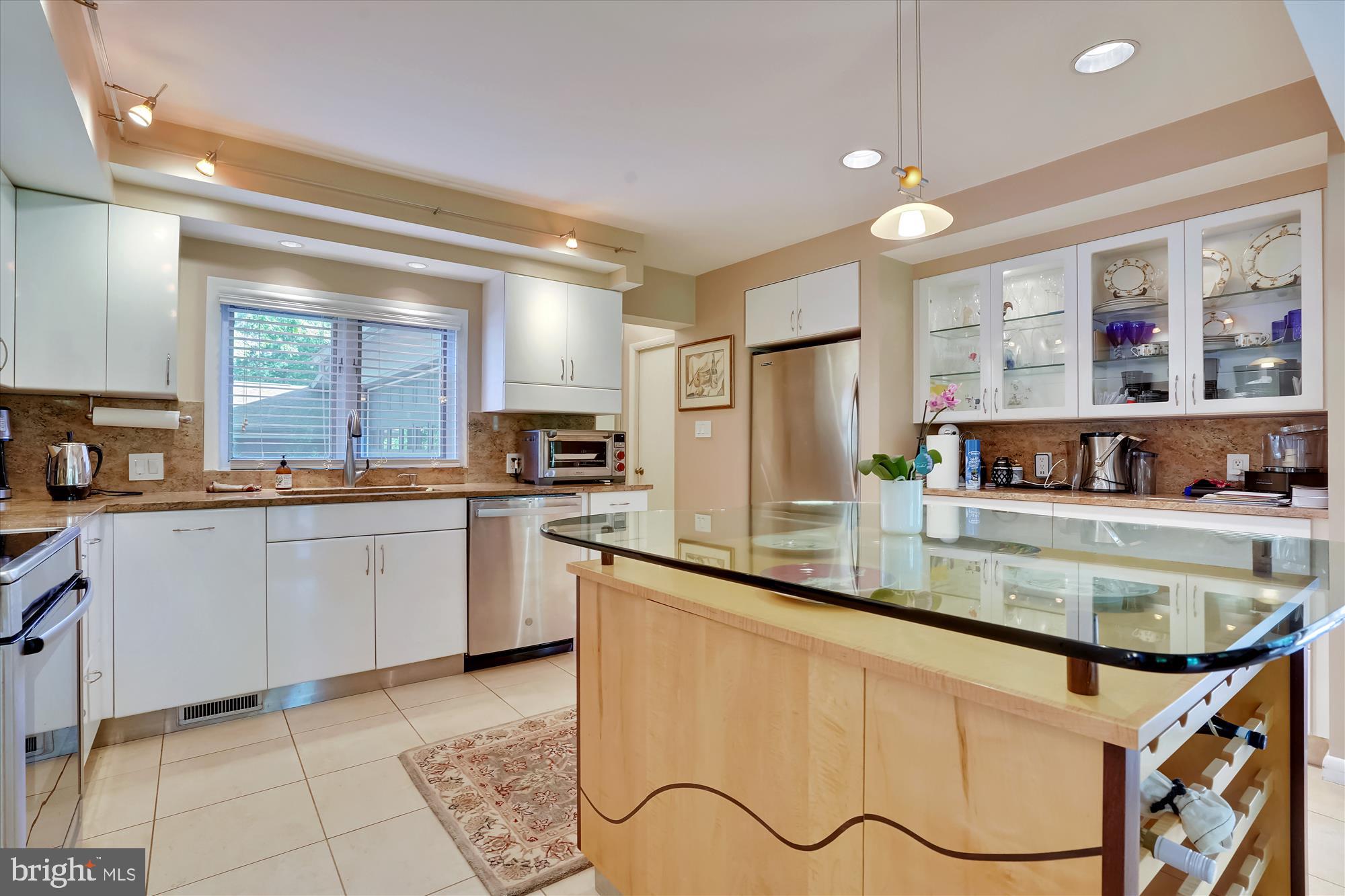 1703 Red Oak Circle Reston, VA 20190 - Photo 4 of 43 Gallery Image 4