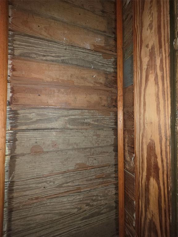 211 West Sabine Street Groesbeck, TX 76642 - Photo 17 of 40 a bathroom with a shower