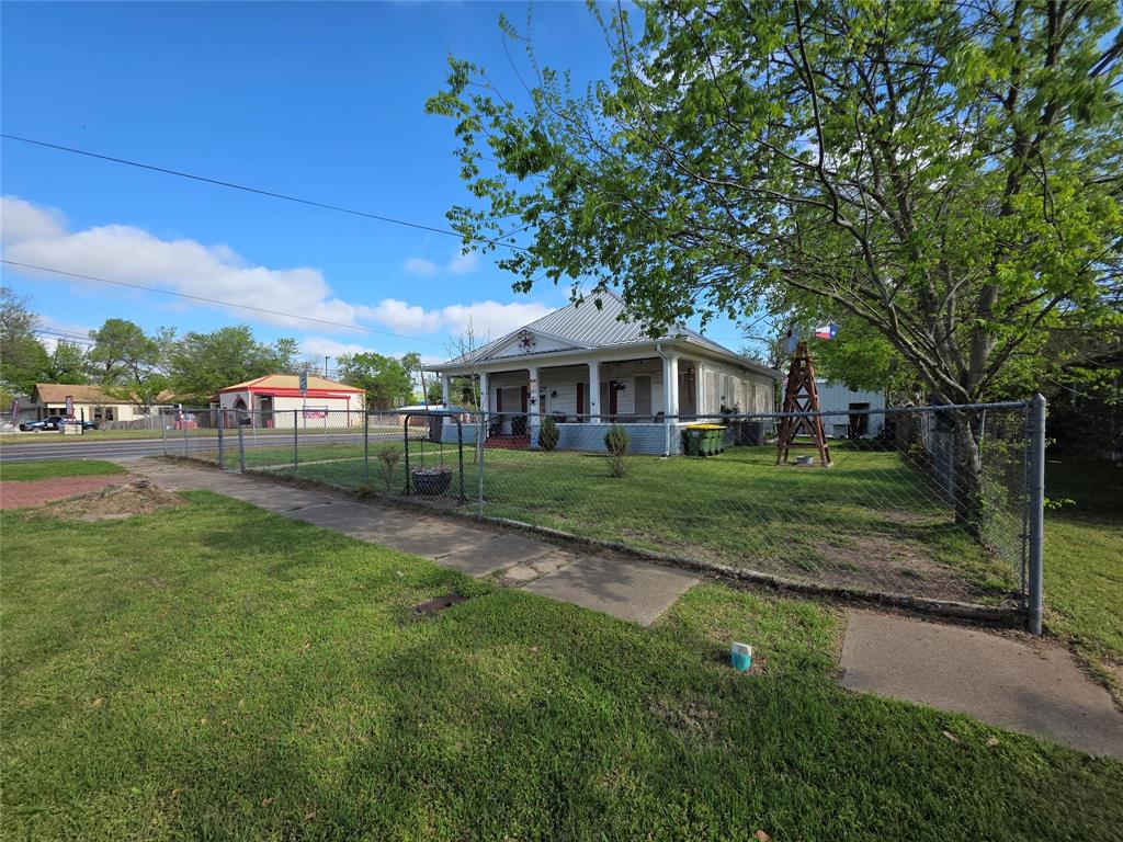 211 West Sabine Street Groesbeck, TX 76642 - Photo 31 of 40 a view of house with a garden