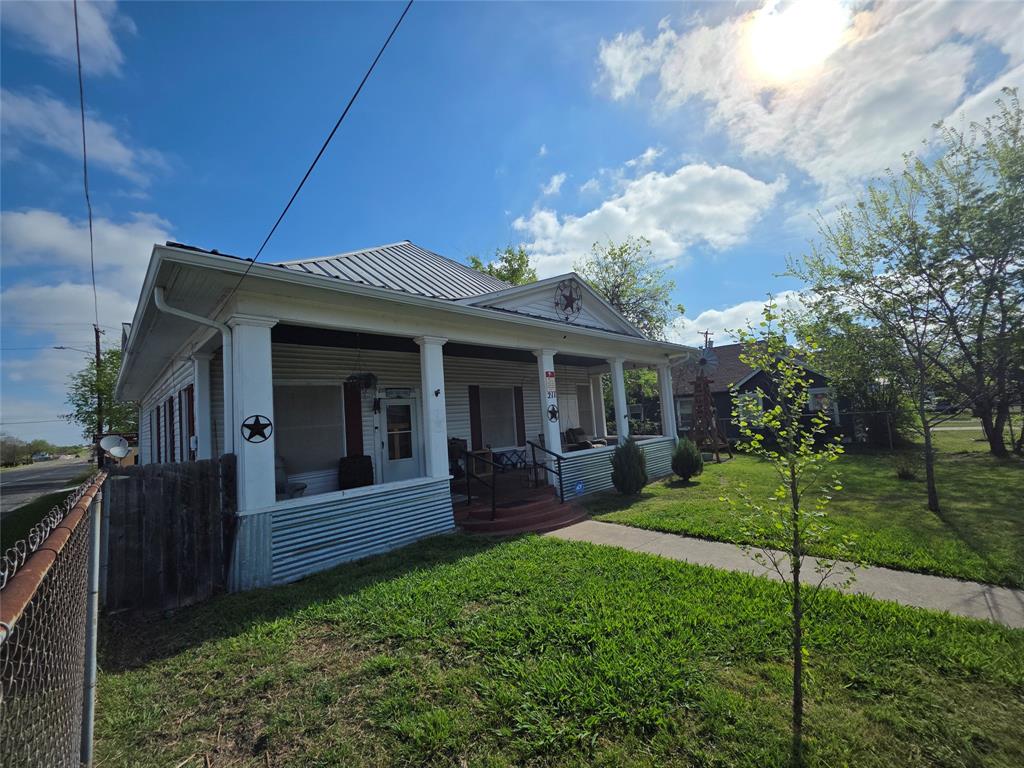 211 West Sabine Street Groesbeck, TX 76642 - Photo 32 of 40 a view of a house with porch and garden