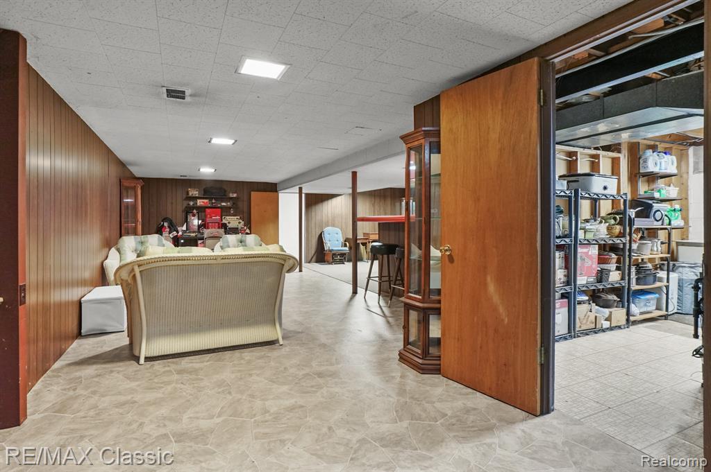 22410 Power Road Farmington, MI 48336 - Photo 23 of 52