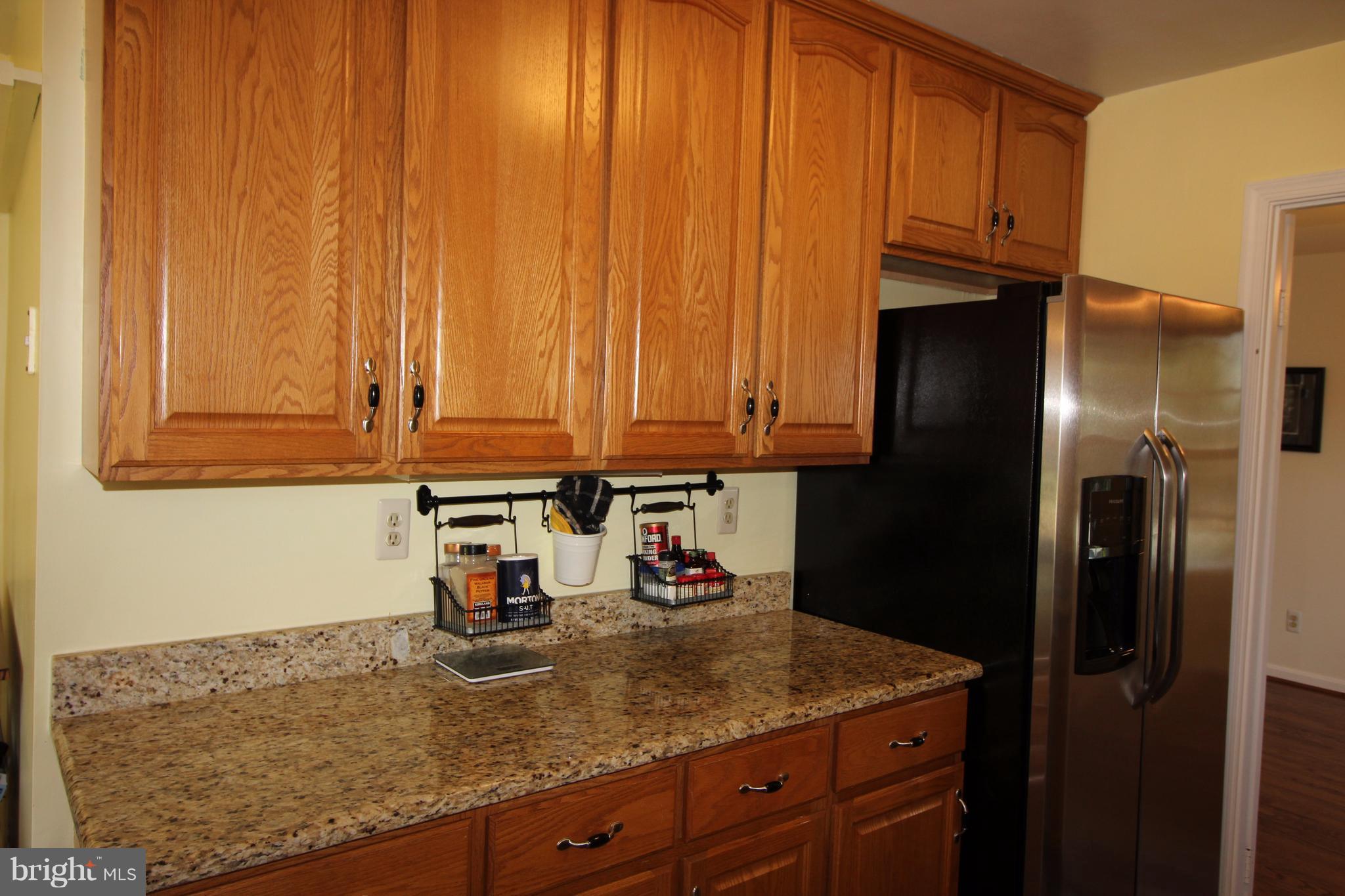 9708 Botsford Road Manassas, VA 20109 - Photo 3 of 30 Spacious with beautiful cabinets!