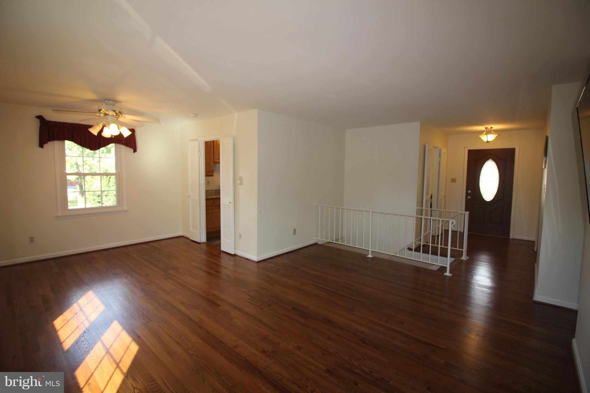9708 Botsford Road Manassas, VA 20109 - Photo 24 of 30 Living Room