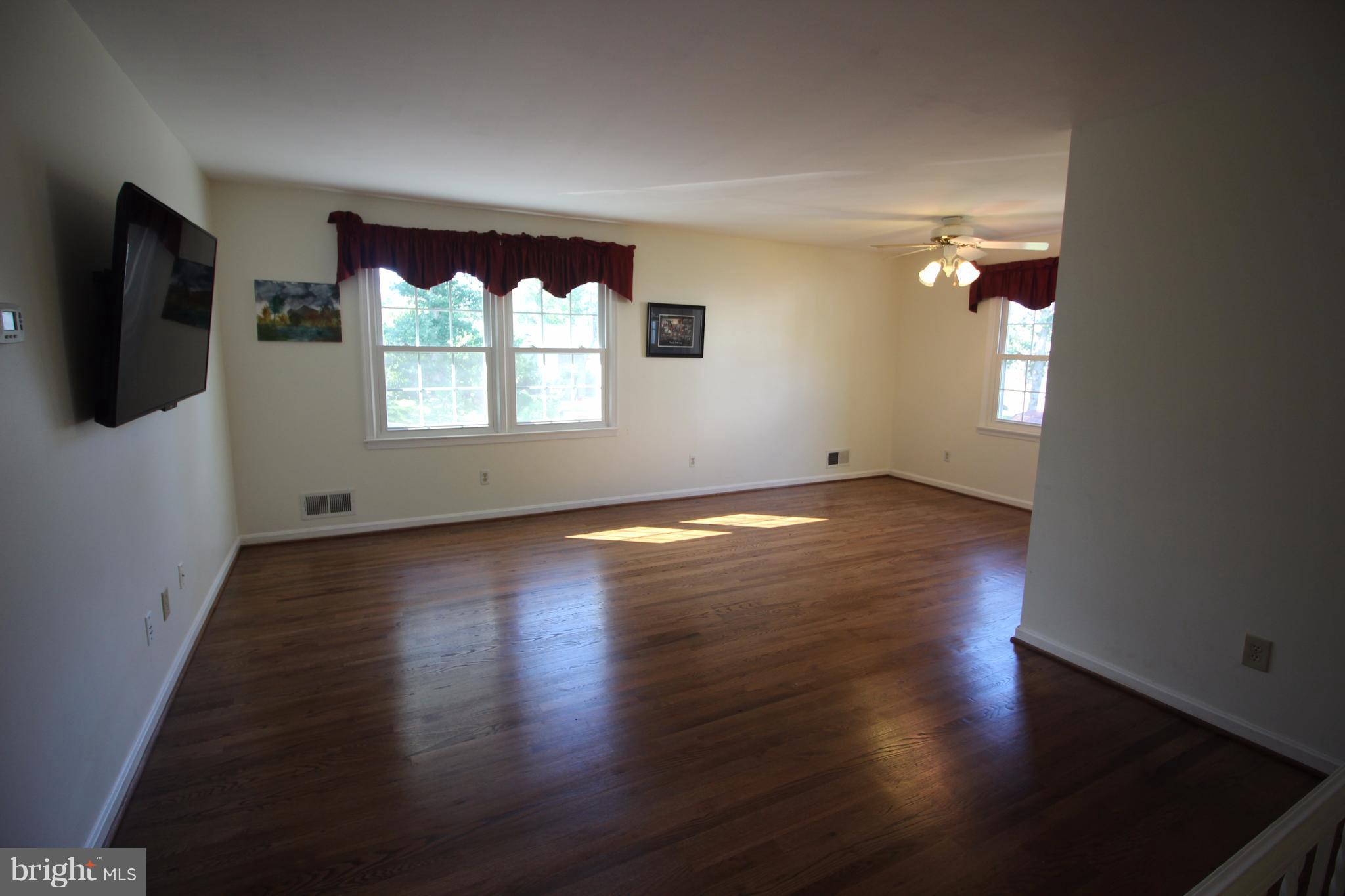 9708 Botsford Road Manassas, VA 20109 - Photo 25 of 30 Living Room