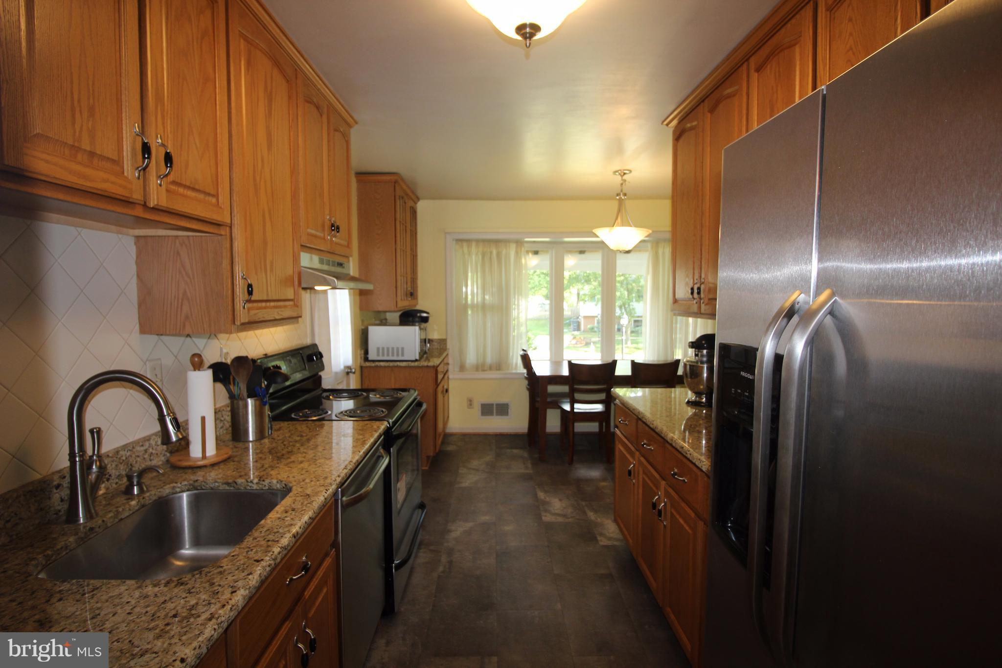 9708 Botsford Road Manassas, VA 20109 - Photo 8 of 30 Stainless Steel Appliances, Granite Counters