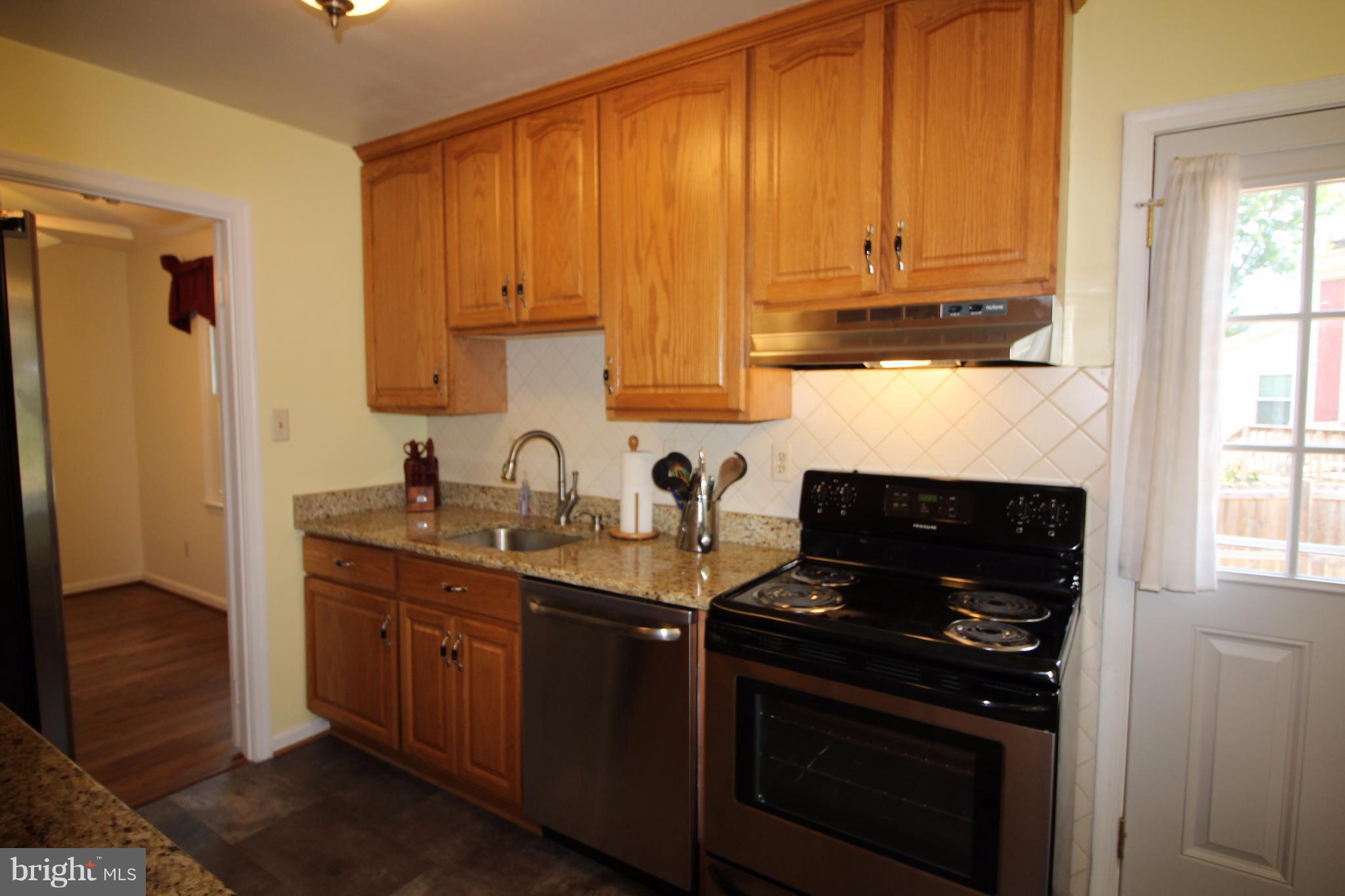 9708 Botsford Road Manassas, VA 20109 - Photo 10 of 30 Updated Kitchen - Upgraded Cabinets, Granite, etc!