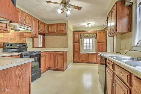 $329,000 | 818 Federal Street, Kingsport, TN 37664