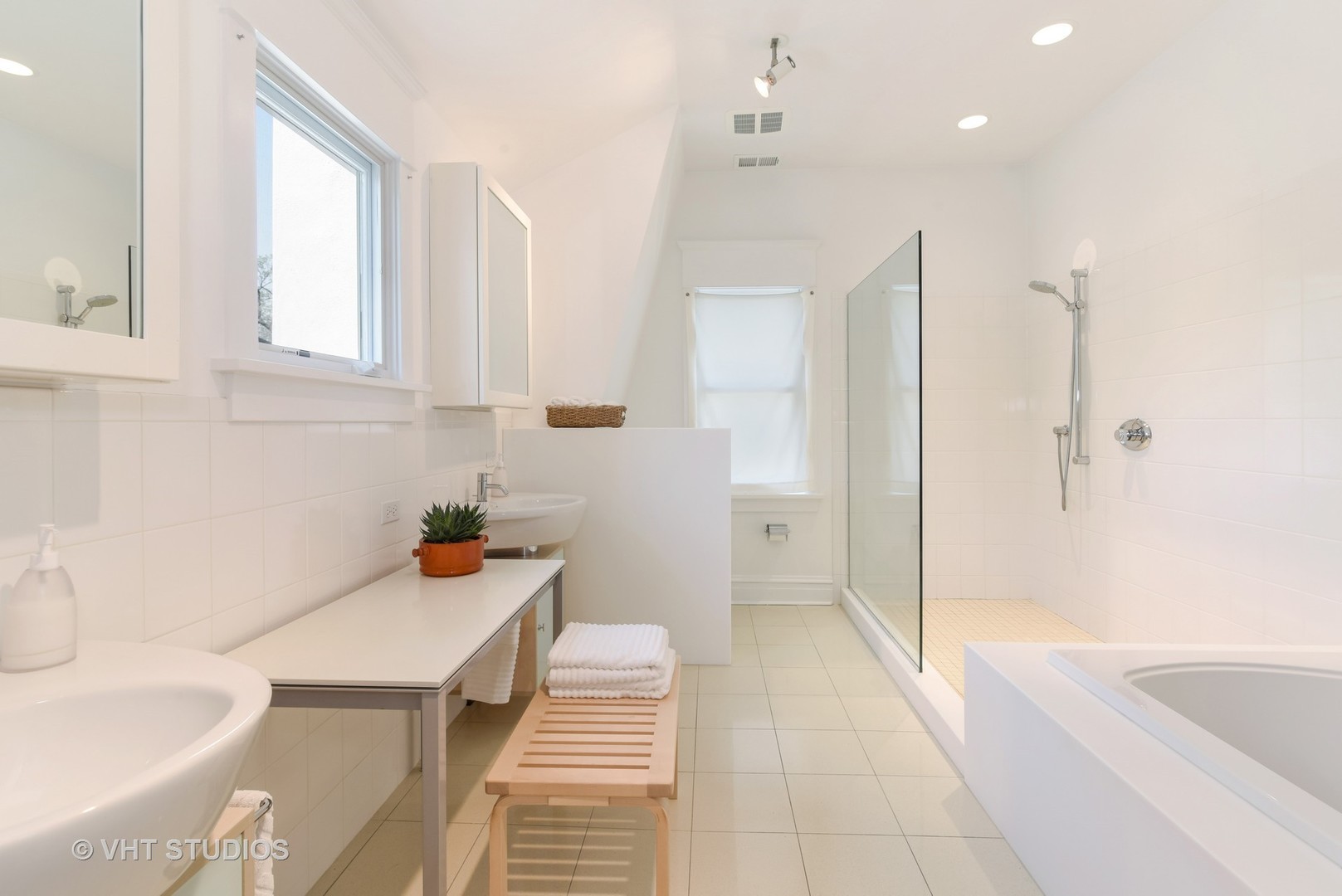 2234 Forestview Road Evanston, IL 60201 - Photo 27 of 76 a bathroom with a sink and a bathtub