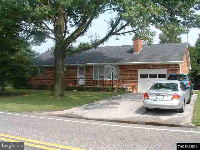 4185 Board Road Manchester, PA 17345 - Photo 2 of 9 Gallery Image 2