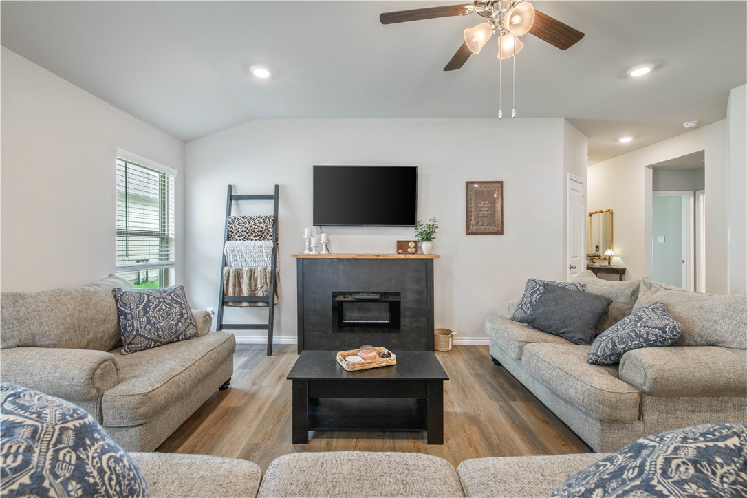 2160 Chief Street Bryan, TX 77807 - Photo 7 of 19