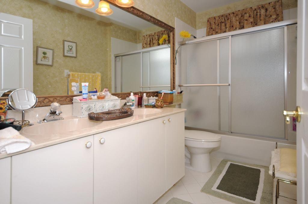 22123 Braddock Place Boca Raton, FL 33428 - Photo 18 of 26 Upstairs Bathroom
