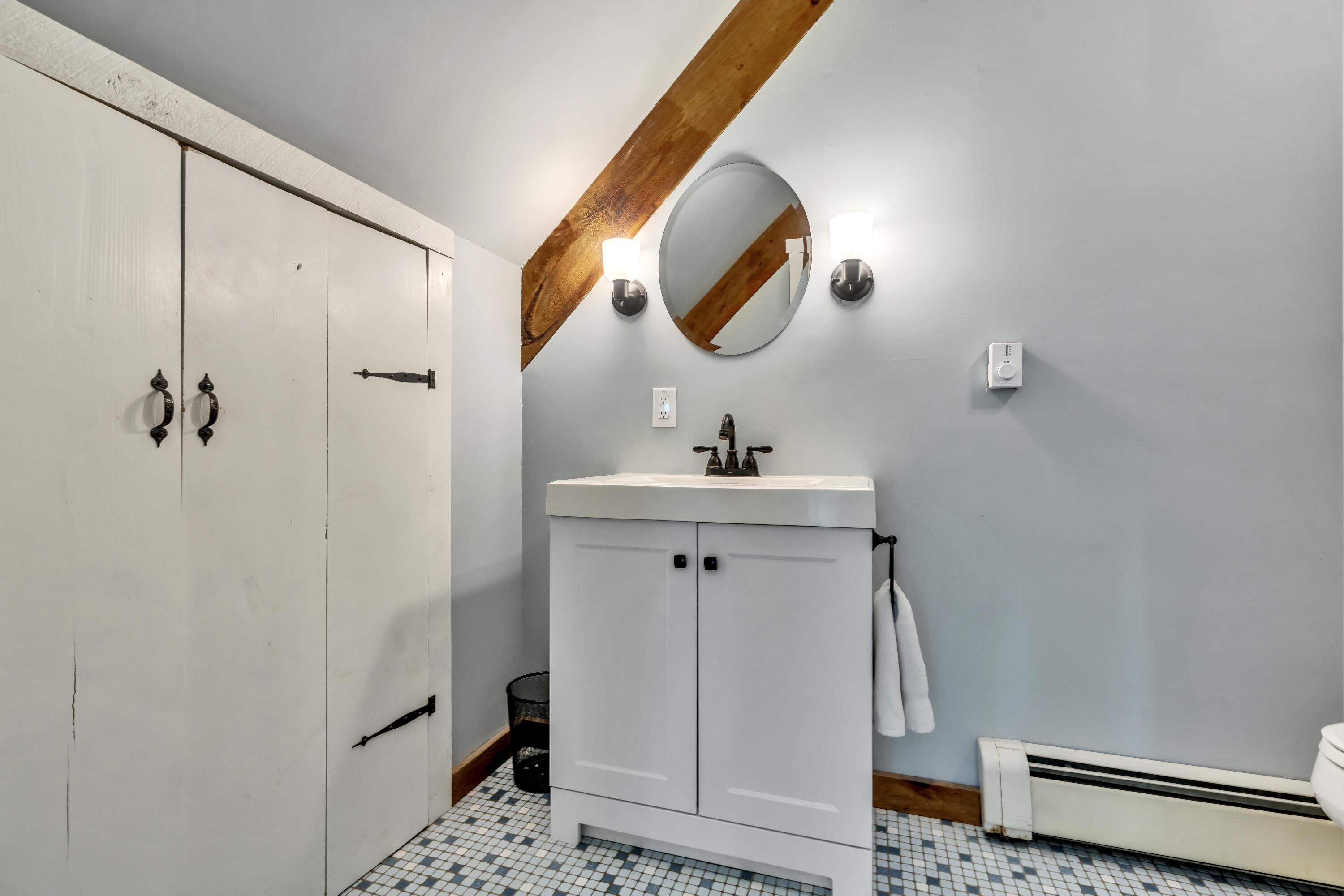 229 Range Road Cumberland, ME 04021 - Photo 24 of 41 Bathroom #2